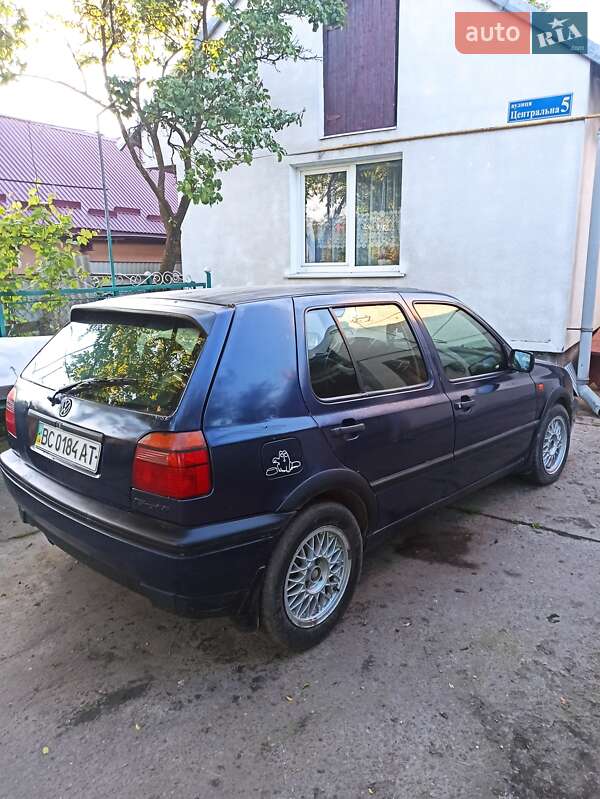 Хетчбек Volkswagen Golf 1995 в Городку