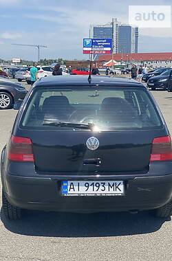 Хэтчбек Volkswagen Golf 2003 в Киеве