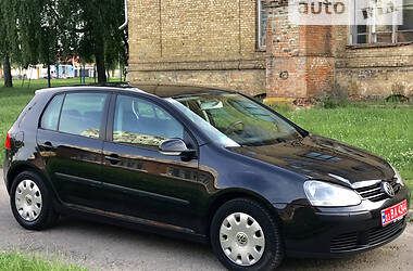 Хэтчбек Volkswagen Golf 2004 в 