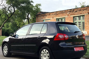 Хэтчбек Volkswagen Golf 2004 в 