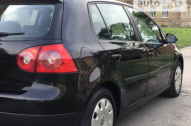 Хэтчбек Volkswagen Golf 2004 в 