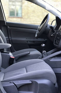 Хэтчбек Volkswagen Golf 2004 в 
