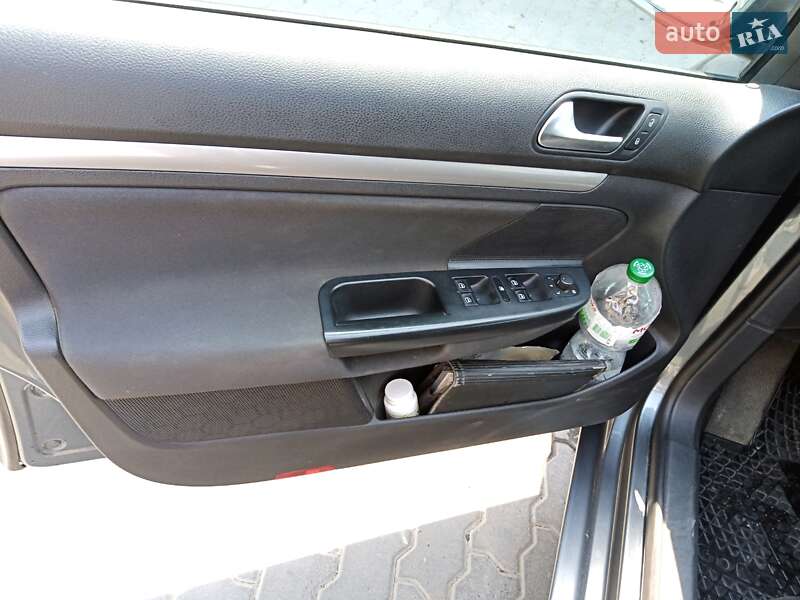 Универсал Volkswagen Golf 2010 в Черновцах