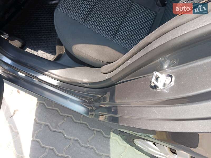 Универсал Volkswagen Golf 2010 в Черновцах