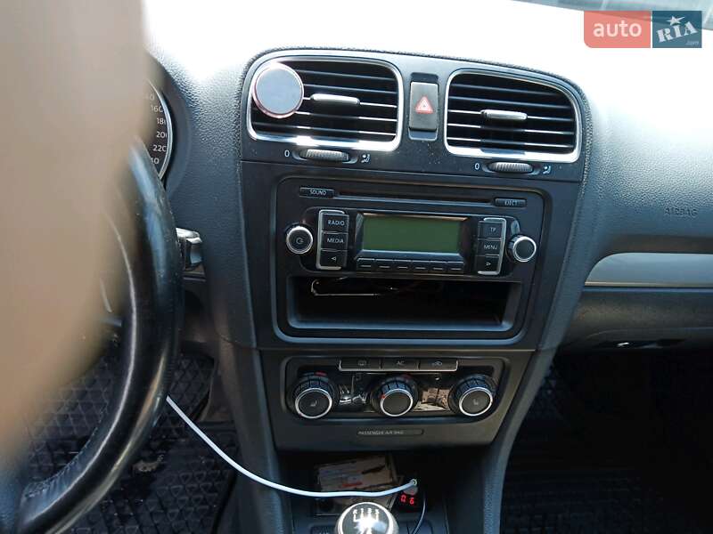 Универсал Volkswagen Golf 2010 в Черновцах