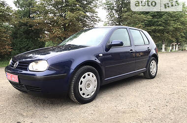 Хэтчбек Volkswagen Golf 2002 в Черновцах