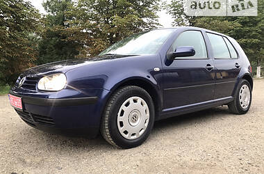 Хэтчбек Volkswagen Golf 2002 в Черновцах