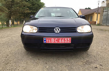 Хэтчбек Volkswagen Golf 2002 в Черновцах