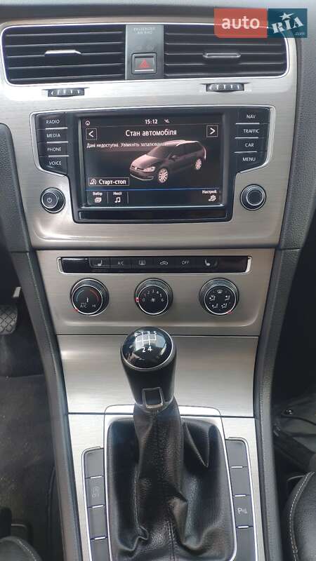 Універсал Volkswagen Golf 2016 в Чернівцях