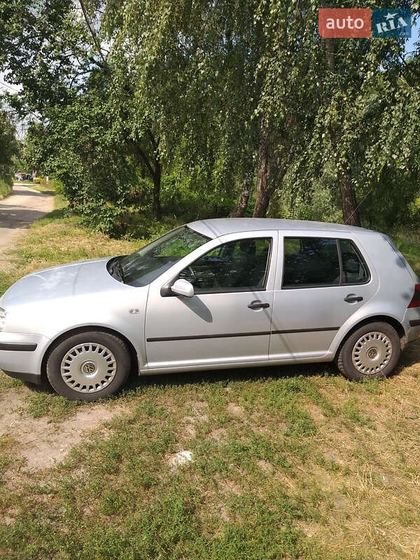 Хетчбек Volkswagen Golf 2000 в Чернігові