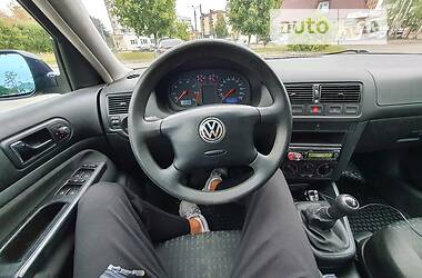 Хетчбек Volkswagen Golf 2000 в Звягелі