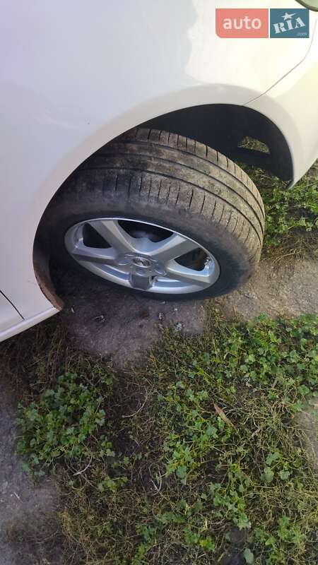 Универсал Volkswagen Golf 2012 в Глухове