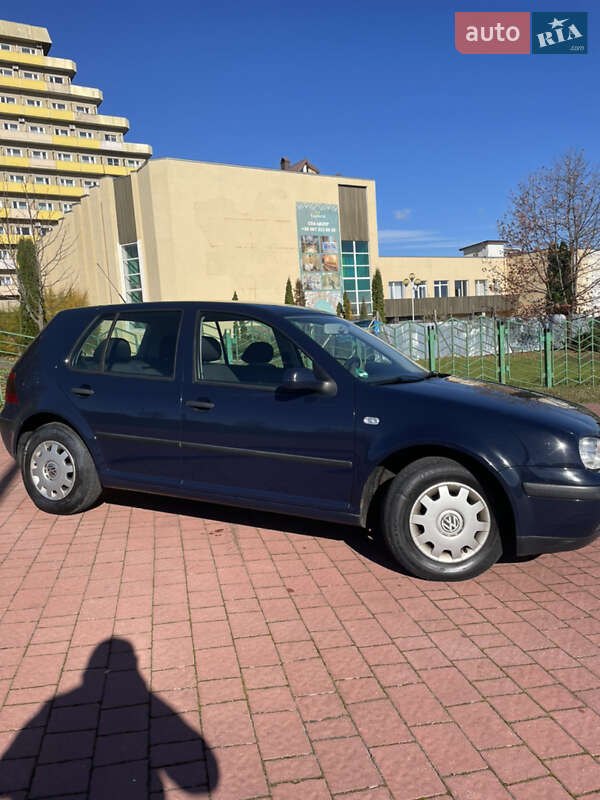 Хетчбек Volkswagen Golf 2001 в Трускавці