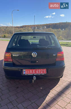 Хэтчбек Volkswagen Golf 2001 в 