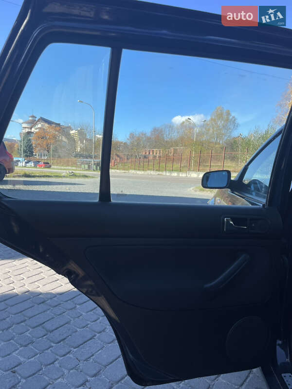 Хетчбек Volkswagen Golf 2001 в Трускавці