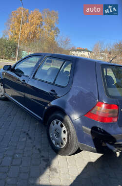 Хэтчбек Volkswagen Golf 2001 в 