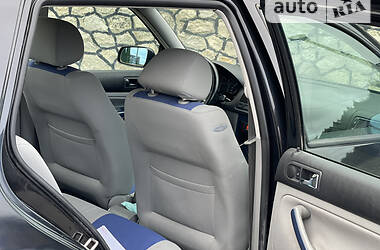 Хетчбек Volkswagen Golf 2000 в 