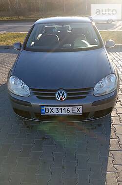 Хэтчбек Volkswagen Golf 2004 в 