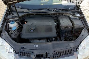 Хэтчбек Volkswagen Golf 2004 в 