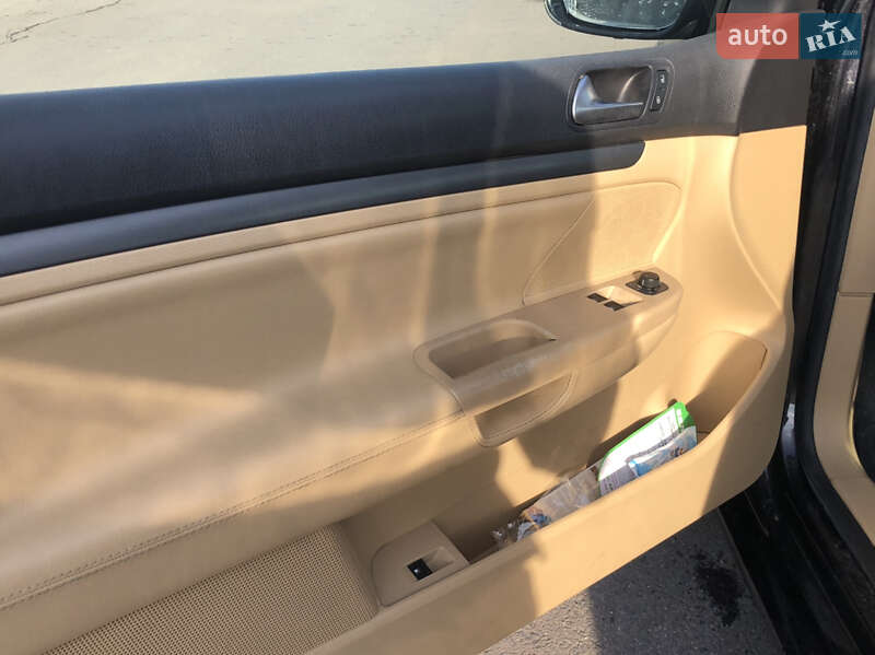 Хетчбек Volkswagen Golf 2006 в Хусті