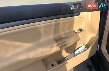 Хэтчбек Volkswagen Golf 2006 в 