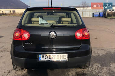 Хэтчбек Volkswagen Golf 2006 в Хусте