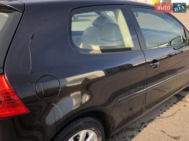 Хетчбек Volkswagen Golf 2006 в Хусті