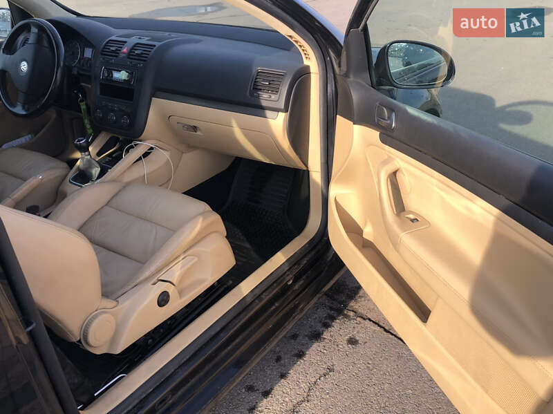 Хетчбек Volkswagen Golf 2006 в Хусті