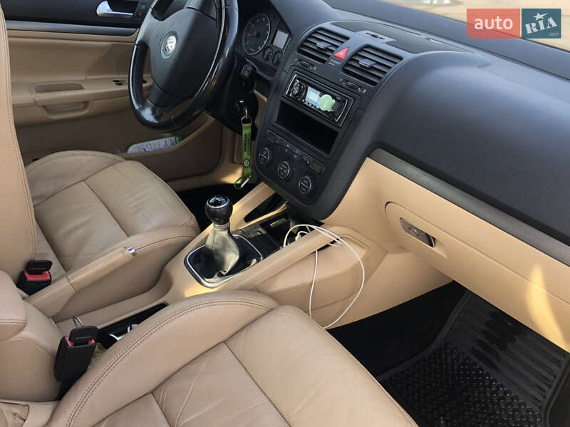 Хетчбек Volkswagen Golf 2006 в Хусті