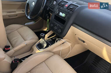 Хэтчбек Volkswagen Golf 2006 в 