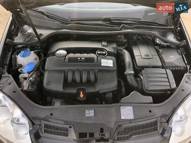 Хетчбек Volkswagen Golf 2006 в Хусті