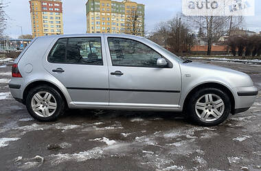 Хэтчбек Volkswagen Golf 2002 в Луцке