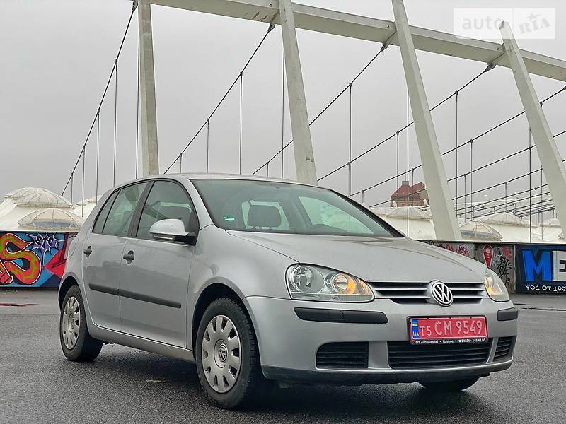 Хэтчбек Volkswagen Golf 2005 в Киеве