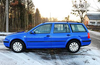 Универсал Volkswagen Golf 2003 в Мостиске