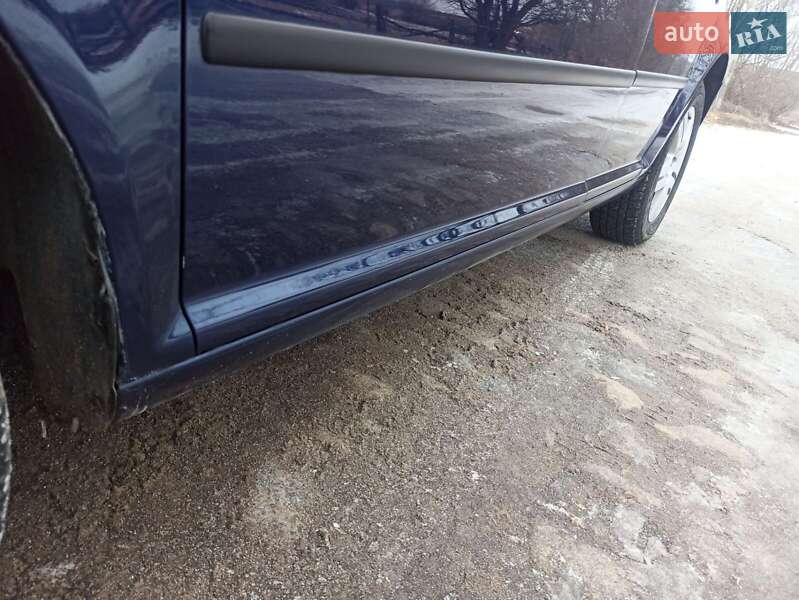 Хетчбек Volkswagen Golf 2001 в Тульчині