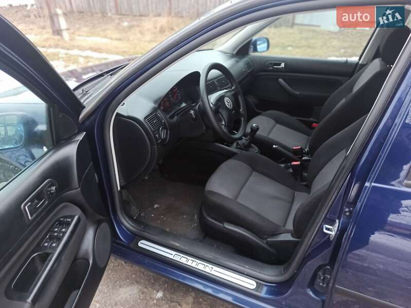 Хетчбек Volkswagen Golf 2001 в Тульчині