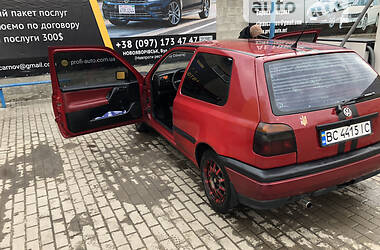 Хэтчбек Volkswagen Golf 1995 в Новояворовске