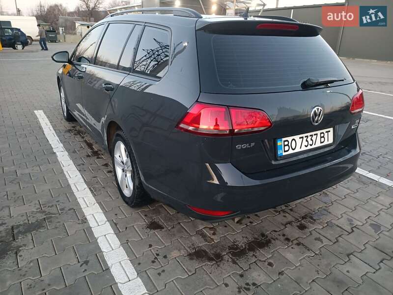 Універсал Volkswagen Golf 2016 в Чернівцях