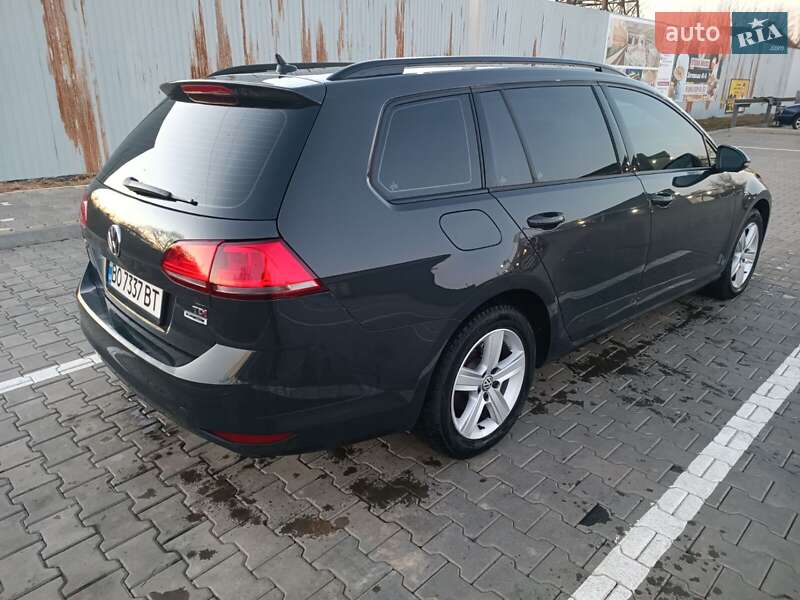 Універсал Volkswagen Golf 2016 в Чернівцях