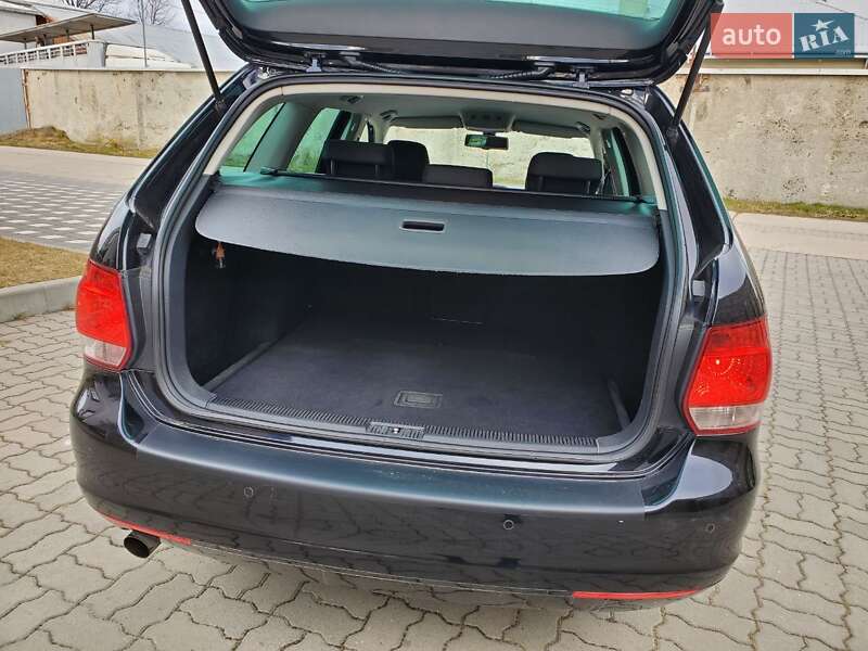 Универсал Volkswagen Golf 2012 в Стрые