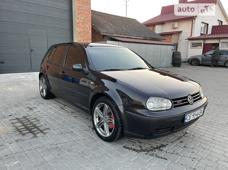 Хэтчбек Volkswagen Golf 1998 в 