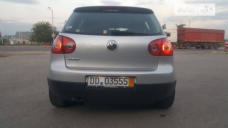 Хетчбек Volkswagen Golf 2004 в Тернополі