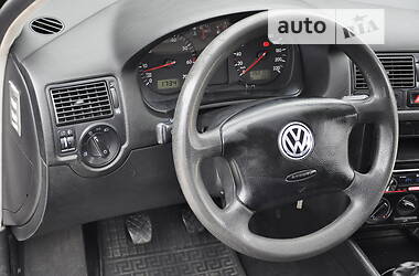 Хэтчбек Volkswagen Golf 2000 в Сваляве