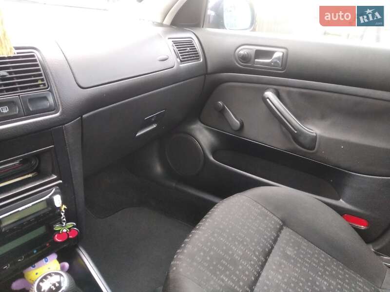 Хетчбек Volkswagen Golf 2001 в Теребовлі