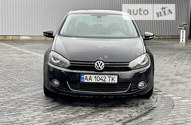 Хетчбек Volkswagen Golf 2012 в 