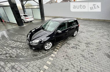 Хетчбек Volkswagen Golf 2012 в 