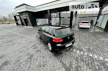 Хетчбек Volkswagen Golf 2012 в 