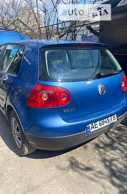 Хэтчбек Volkswagen Golf 2004 в Днепре