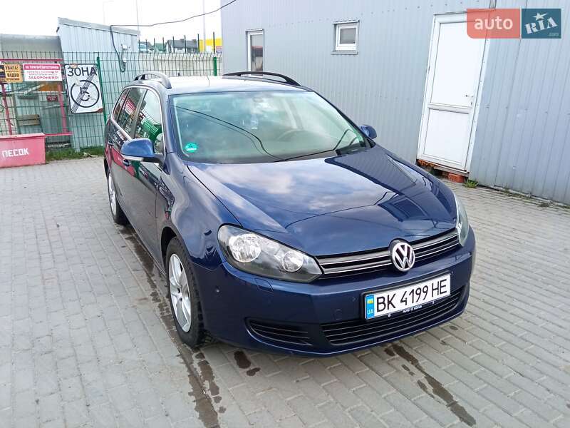 Универсал Volkswagen Golf 2010 в Гоще