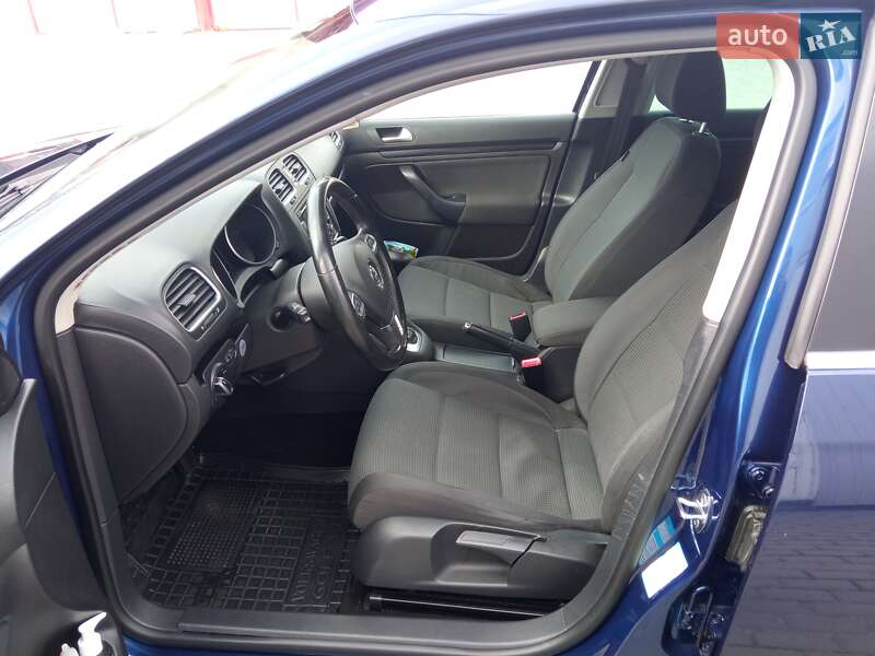 Универсал Volkswagen Golf 2010 в Гоще